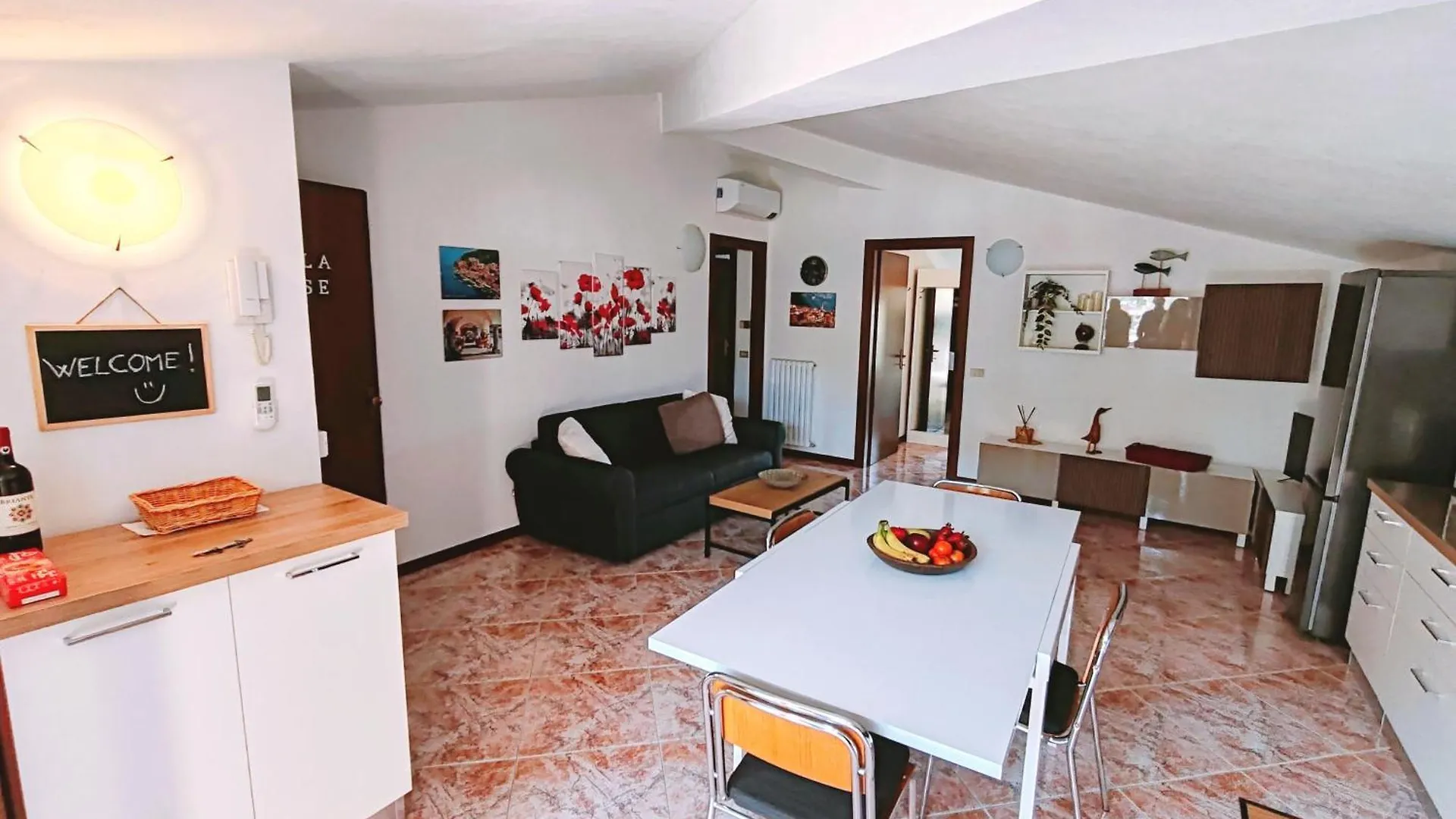 Silla House - A Due Passi Dal Lago Malgrate 0*,  Italia